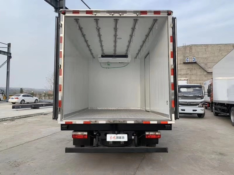 國(guó)六 東風(fēng)凱普特4.2米冷藏車